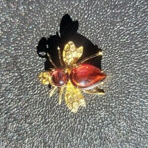 14k Gold Garnet Honey Bee Vintage Antique Very Detailed Brooch Pin